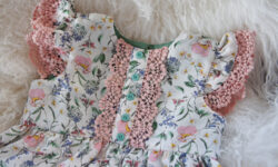 Blomstret babykjole