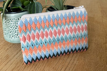 Broderet pung med sweater-mønster