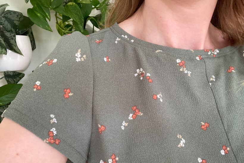 Grøn sommerkjole med blomster