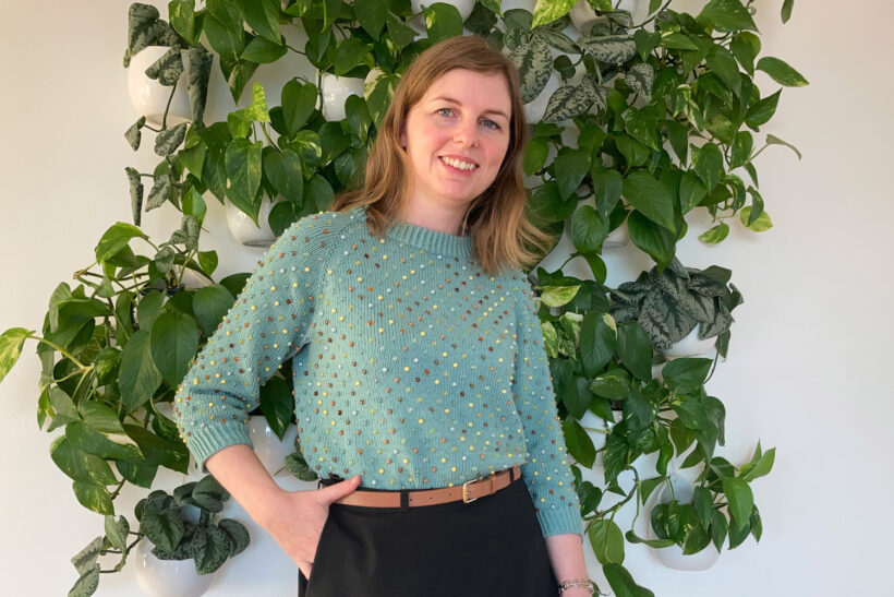 Strikket turkis perlesweater