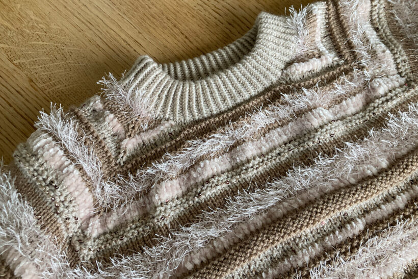 Strikket stribet restesweater