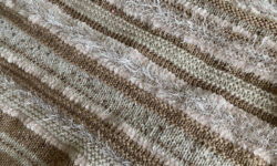 Strikket stribet restesweater