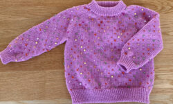 Strikket pink perlesweater
