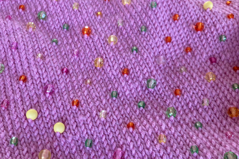 Strikket pink perlesweater