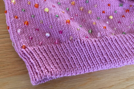 Strikket pink perlesweater
