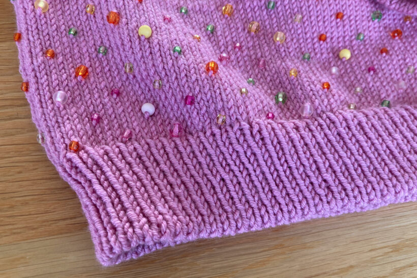 Strikket pink perlesweater