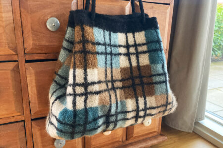Strikket og filtet taske
