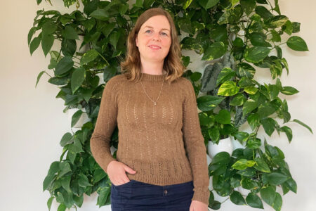 Brun strik med striber