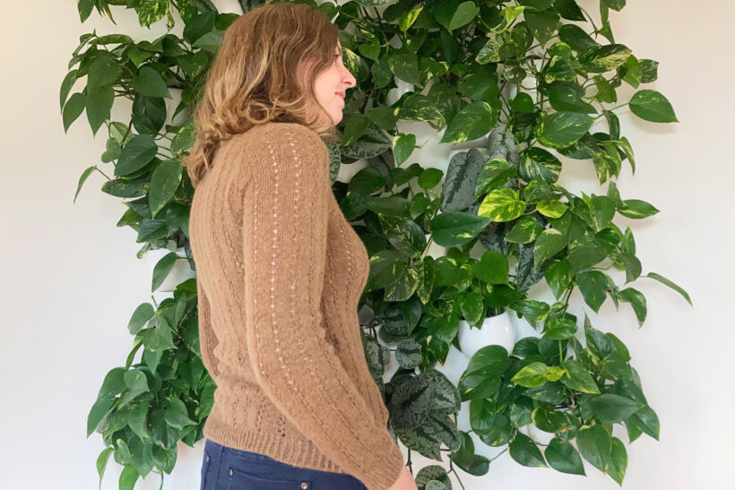 Brun strik med striber