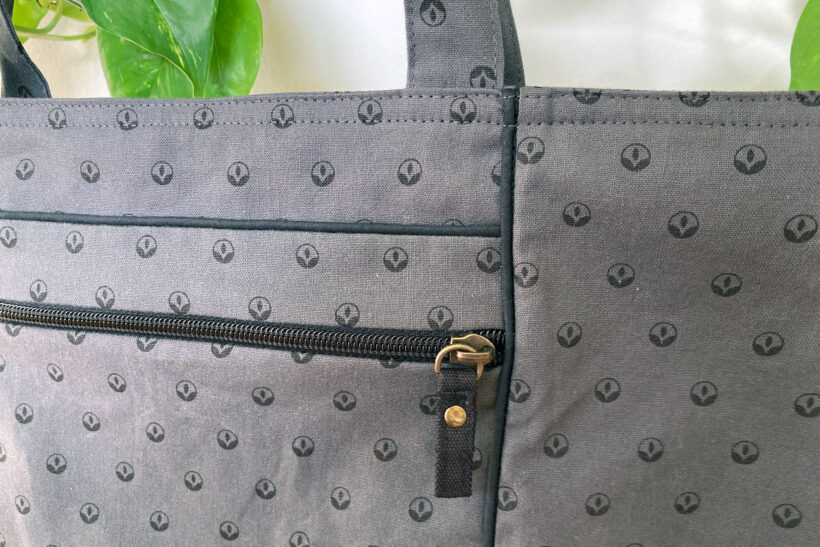 Grå mulepose med lynlås