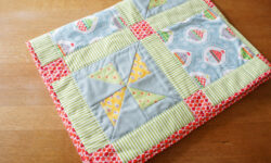 Patchwork babytæppe med luftballoner