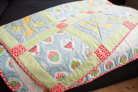 Patchwork babytæppe med luftballoner