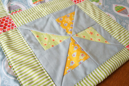 Patchwork babytæppe med luftballoner
