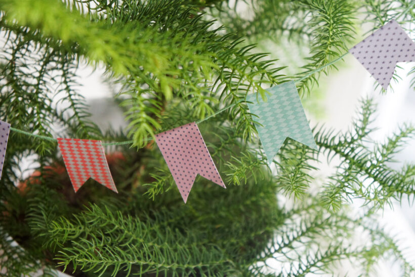 DIY julepynt: Flagranke af papirstrimler