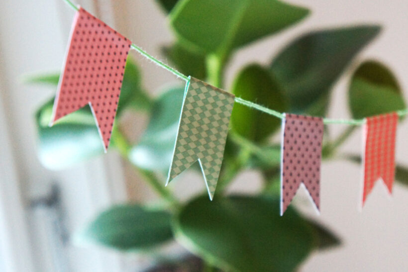 DIY julepynt: Flagranke af papirstrimler