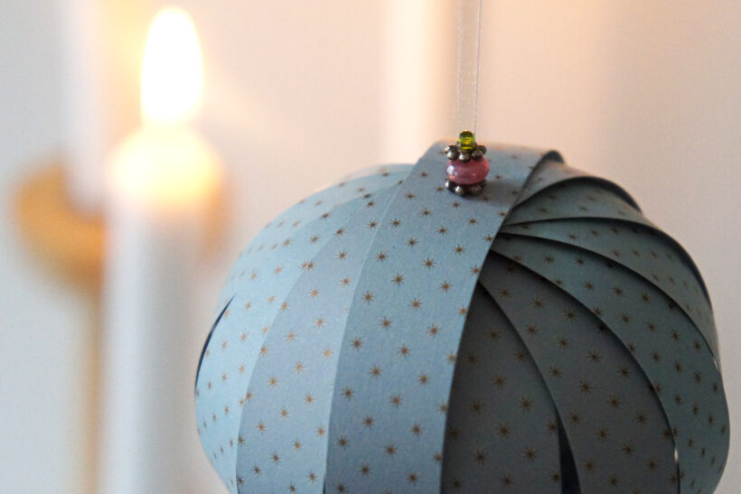 DIY julepynt: Julekugle af papirstrimler