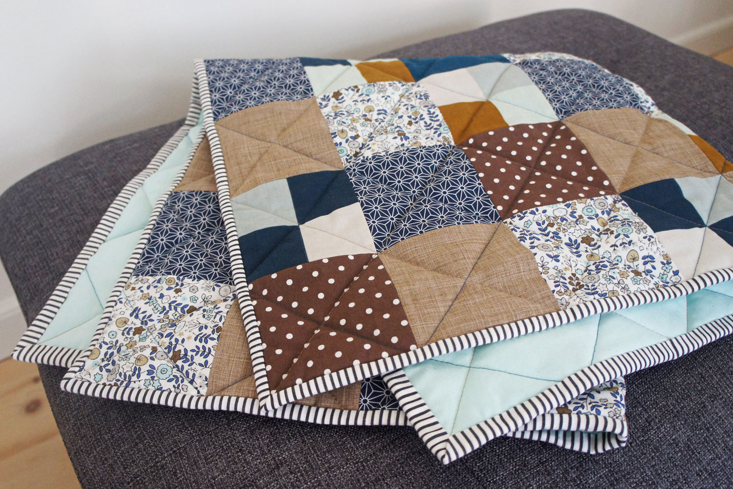 nedsænket krig undskylde Patchwork tæppe i blå farver - StyleDesignCreate