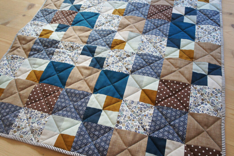 Patchwork-taeppe-i-blaa