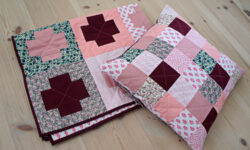 StyleDesignCreate: Pink blomstret patchwork babytæppe