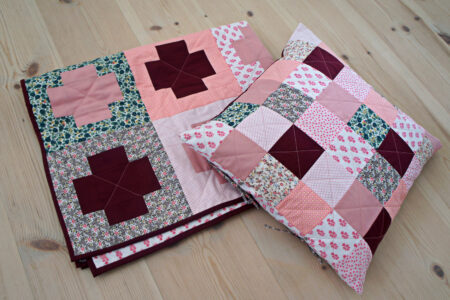 StyleDesignCreate: Pink blomstret patchwork babytæppe