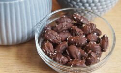 Saltede chokolademandler opskrift
