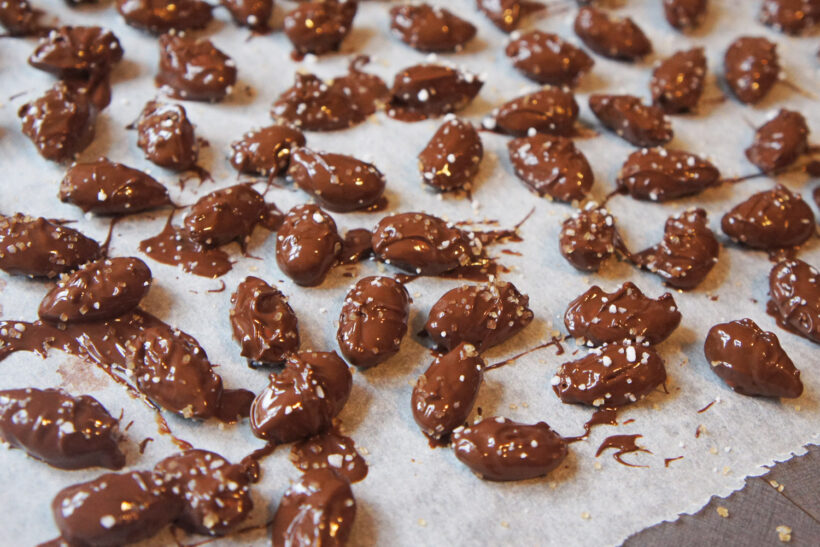 Saltede chokolademandler opskrift